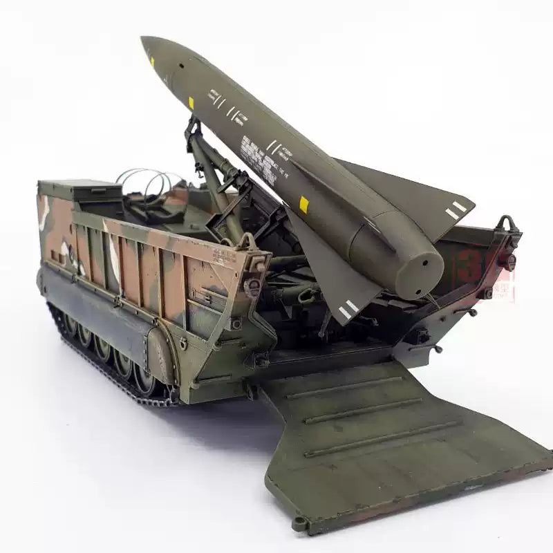 Explore the 1/35 M752 Tactical Ballistic Missile Launcher & MGM-52 Lance Missile | DRAGON 3592