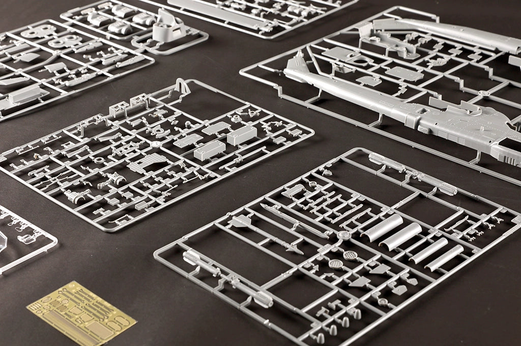 Trumpeter 05116 1/35 AH-1W Super Cobra Aircraft Assembly Model Kit