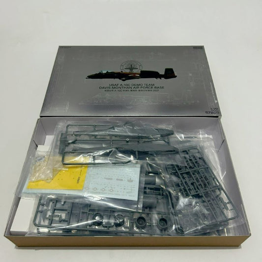 Great Wall Hobby S7209 1/72 USAF A-10C Demo Team Airplane Model Kit