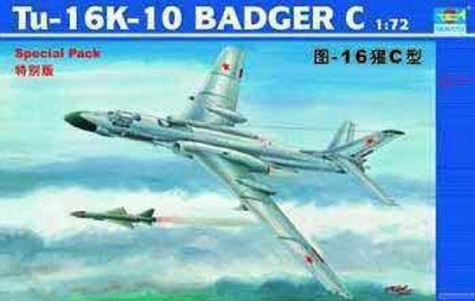 Trumpeter 1/72 01613 Tu-16K-10 Badger C Aircraft Model Kit
