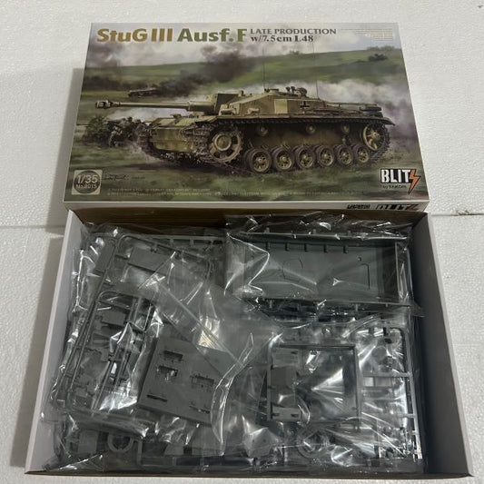 TAKOM 8015 1/35 StuG III Ausf.F Late Production w/7.5cm L48 Tank Model Kit Reprint