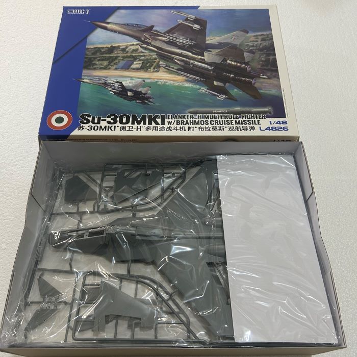 Discover the Great Wall Hobby L4826, a 1/48 SU-30MKI Flanker-H model kit featuring detailed parts and the Brahmos cruise missile.