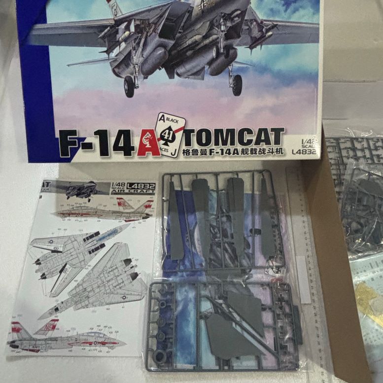 Great Wall Hobby G.W.H L4832 1/48 Scale Grumman F-14A Tomcat AirCraft Model Kit
