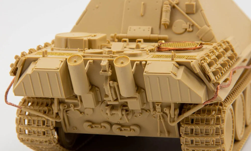 Explore the TAKOM 35002 1/35 Germany Jagdpanther G2 Tank Destroyer Model Kit