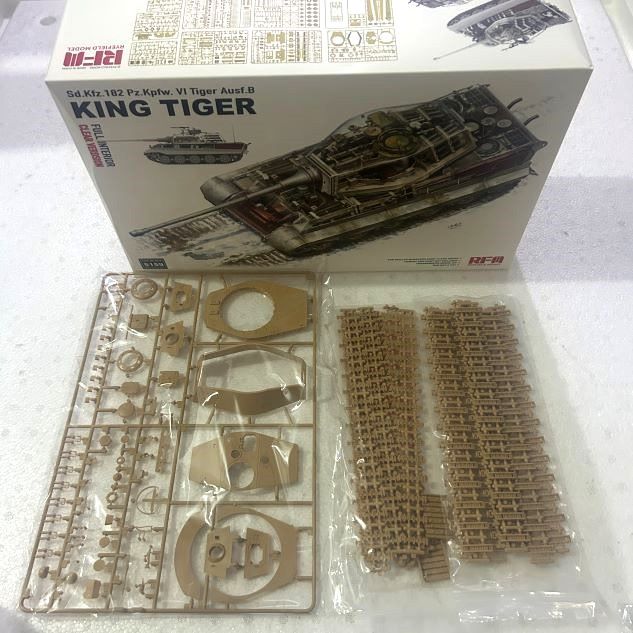 RYE FIELD 5159 1/35 Sd.Kfz.182 Pz.Kpfw.VI Tiger Ausf. B King Tiger Full Interior