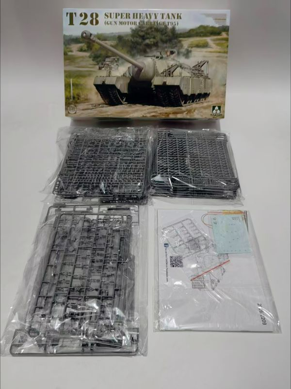 TAKOM 2209 1/35 T28 Super (Gun Motor Carriage T95)Tank Model Kit