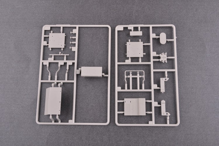 Trumpeter 01048 1/35 M270/A1 Mutiple Launch Rocket System-Norway