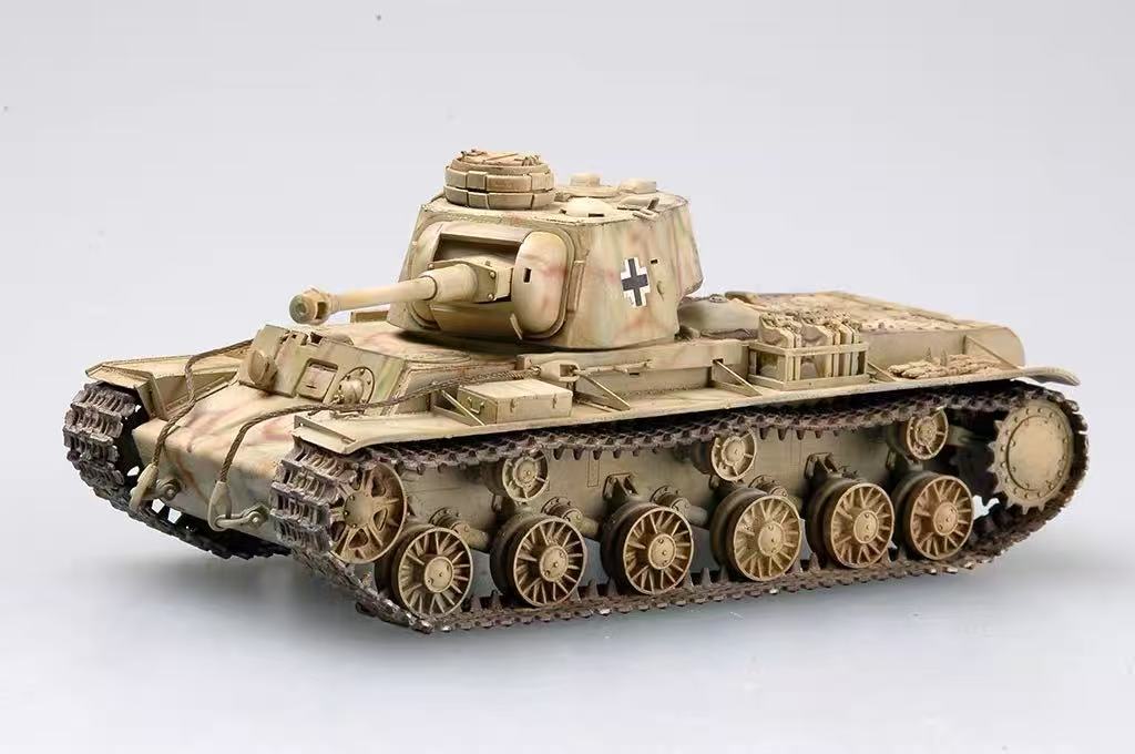 Trumpeter 1/35 00366 German Pz.Kpfm KV-1 756(r) Tank model kit