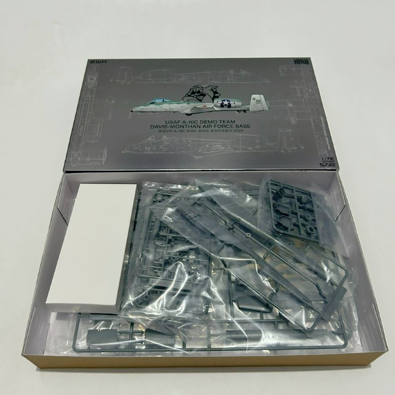 Great Wall S7211 1/72 A-10C Demo Team Davis-Monthan Air Force Base Model Kit