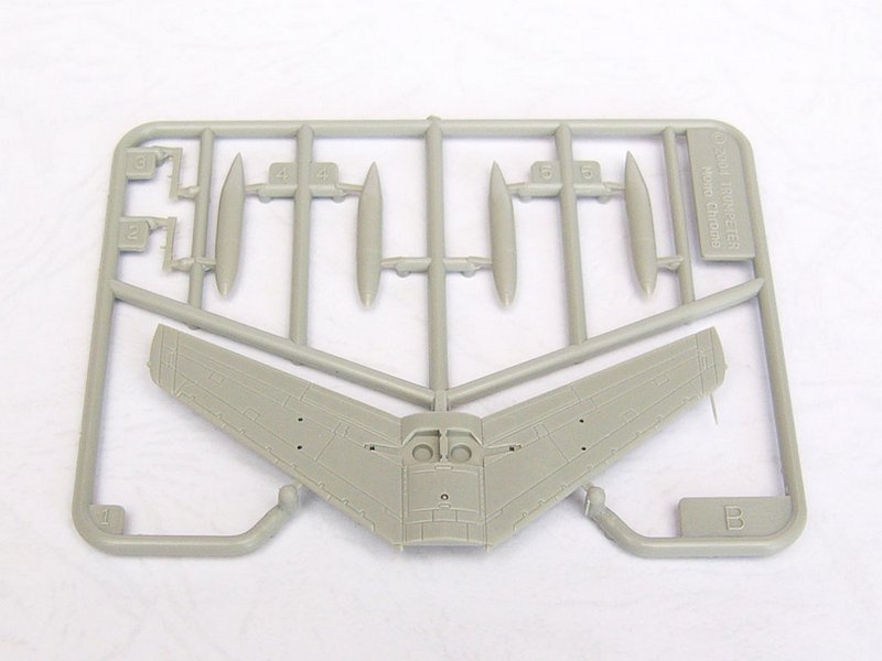 Trumpeter 01321 1/144 Scale F-86F-40-NA Sabre Plastic Model Kit