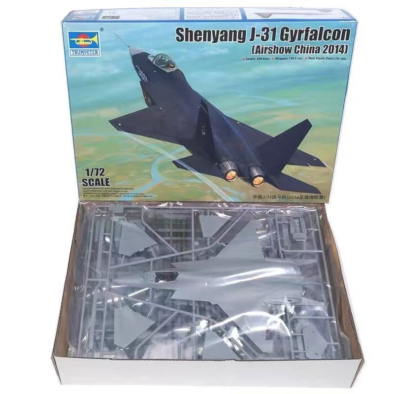 Trumpeter 1/72 01666 Shenyang J-31 Gyrfalcon (Airshow China 2014)