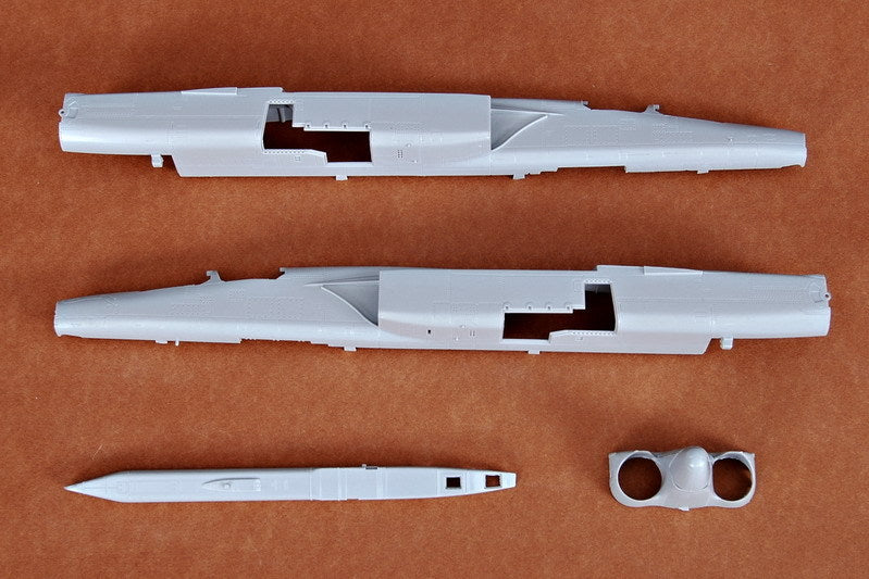 Trumpeter 01616 1/72 RA-5C Vigilante  Assembly Model Kit
