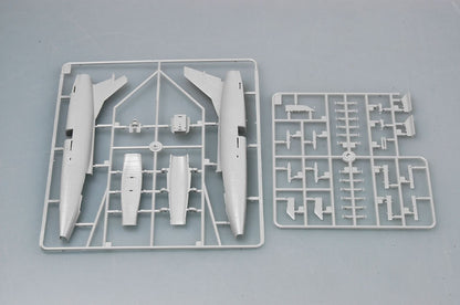 Trumpeter 1/72 01648 F-100C Super Sabre