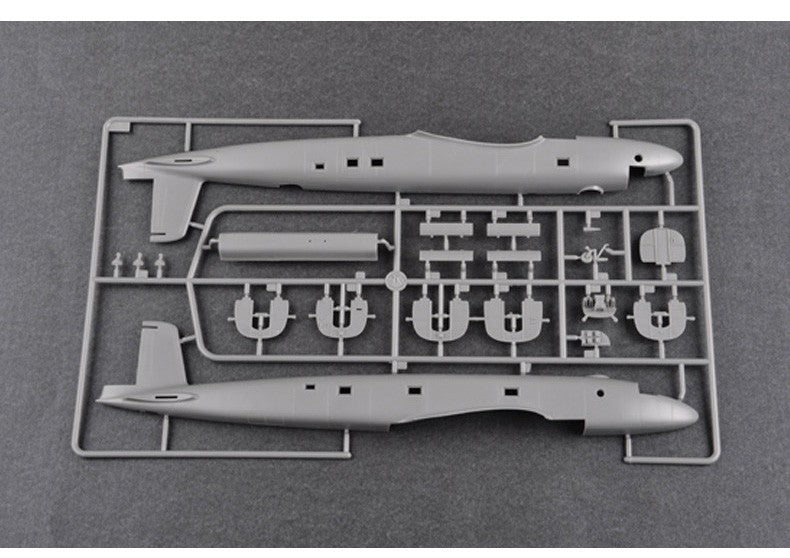Trumpeter 01639 1/72 FW 200C-8 Condor Model kit