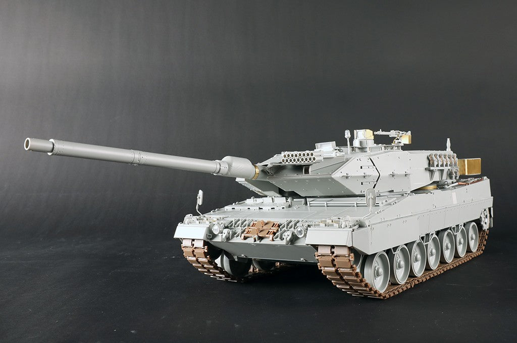 Trumpeter 00966 1/16 German Leopard 2A6 Main Battle Tank Model Kit