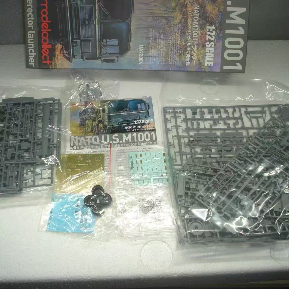 Model Collect 1/72 UA72084 NATO M1001 Man Tractor w/Pershing II Missile Launcher