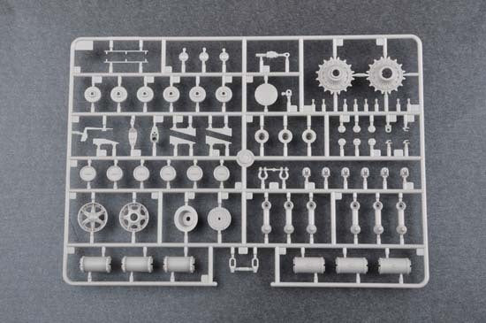Trumpeter 1/35 01572 Soviet KV-8S Heavy Tank assembly model