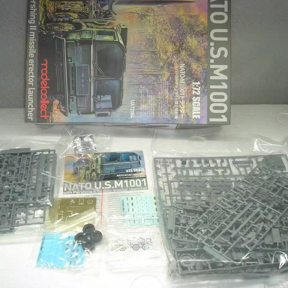 Model Collect 1/72 UA72084 NATO M1001 Man Tractor w/Pershing II Missile Launcher