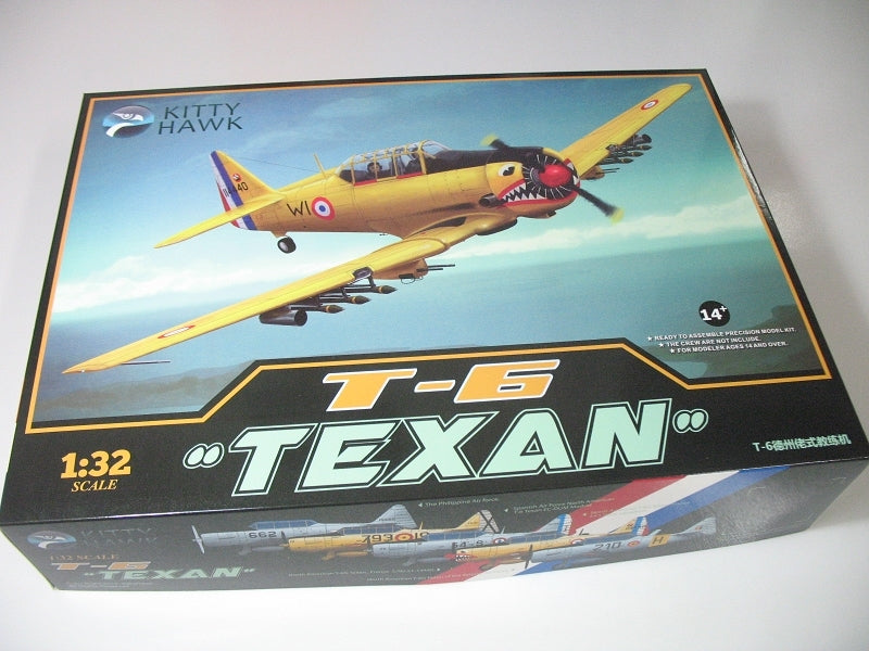 Kitty Hawk 32002 1/32 T-6"Texan" Assembly model