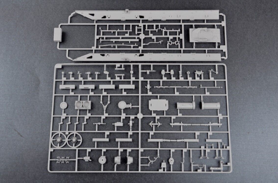 Trumpeter 1/35 01019 Soviet 9P117M1 Launcher with 9K72 Missile "Elbrus"(Scud-B)