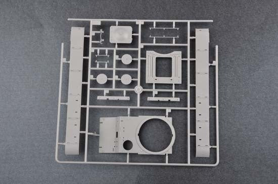 Trumpeter 1/35 01572 Soviet KV-8S Heavy Tank assembly model