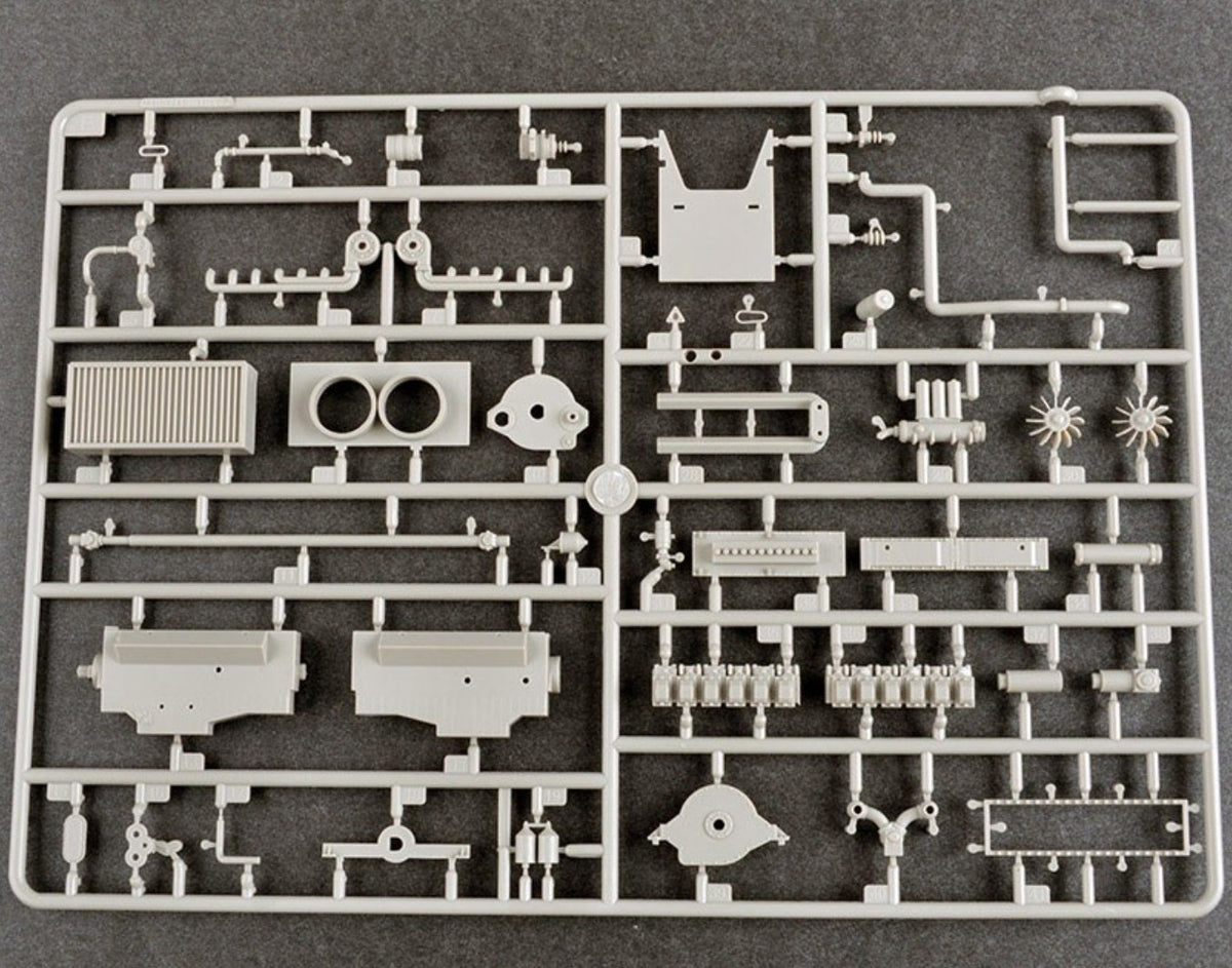 Trumpeter 01082 1/35 15U175 TEL OF RS-12M Topol-M Plastic model kit