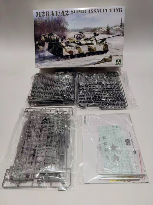 Find the TAKOM 2210 1/35 M28A1/A2 Super Assault (2 Options)Tank Model Kit