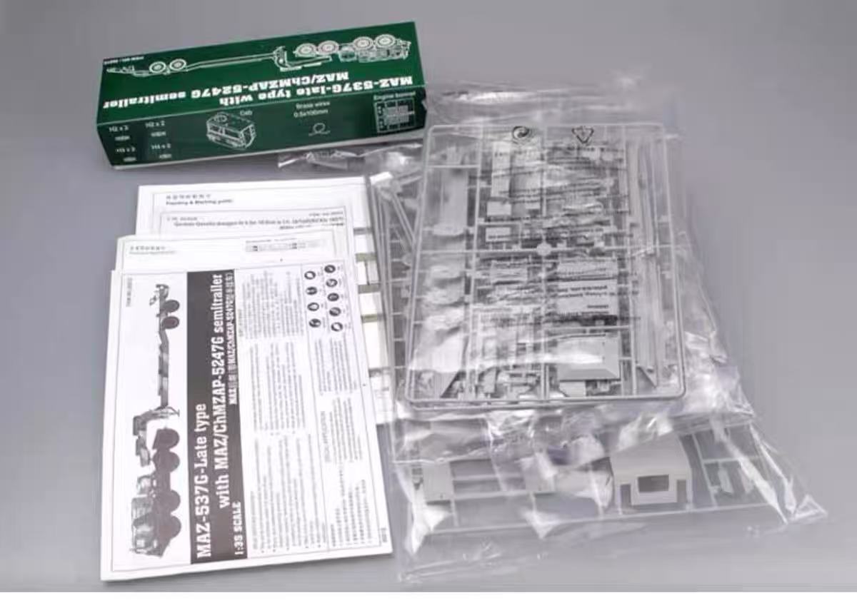 Trumpeter 1/35 00212 MAZ-537G Late with Semi-Trailer