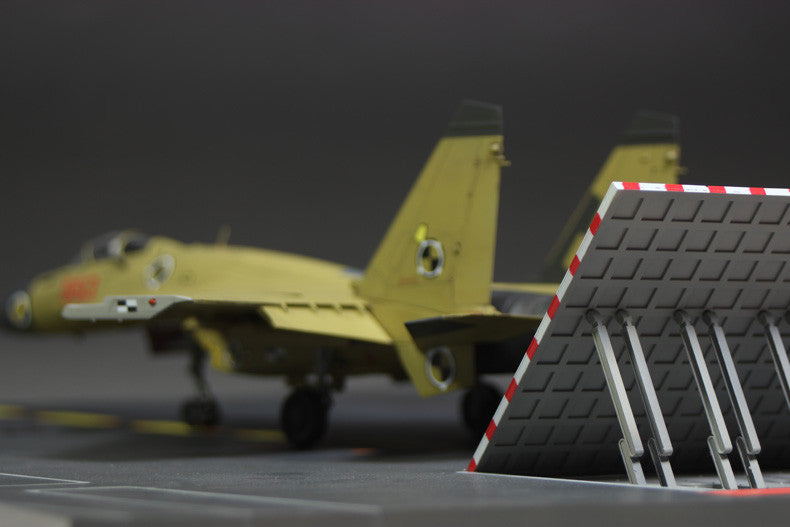 Trumpeter 01670 1:72 Chinese J-15 with flight deck Model Kit