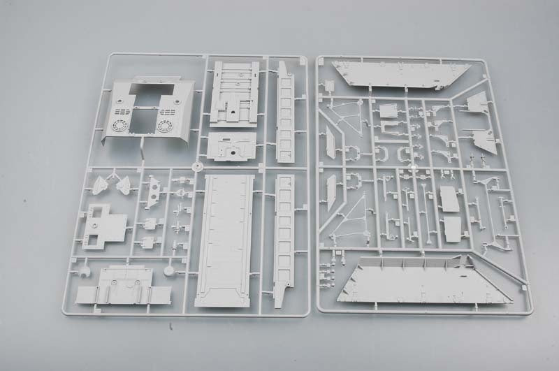 Trumpeter 1/35 01540 Geschutzwagen Tiger Grille21/210