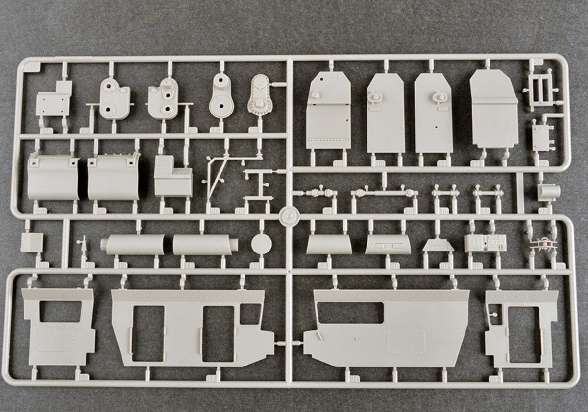 Trumpeter 01082 1/35 15U175 TEL OF RS-12M Topol-M Plastic model kit