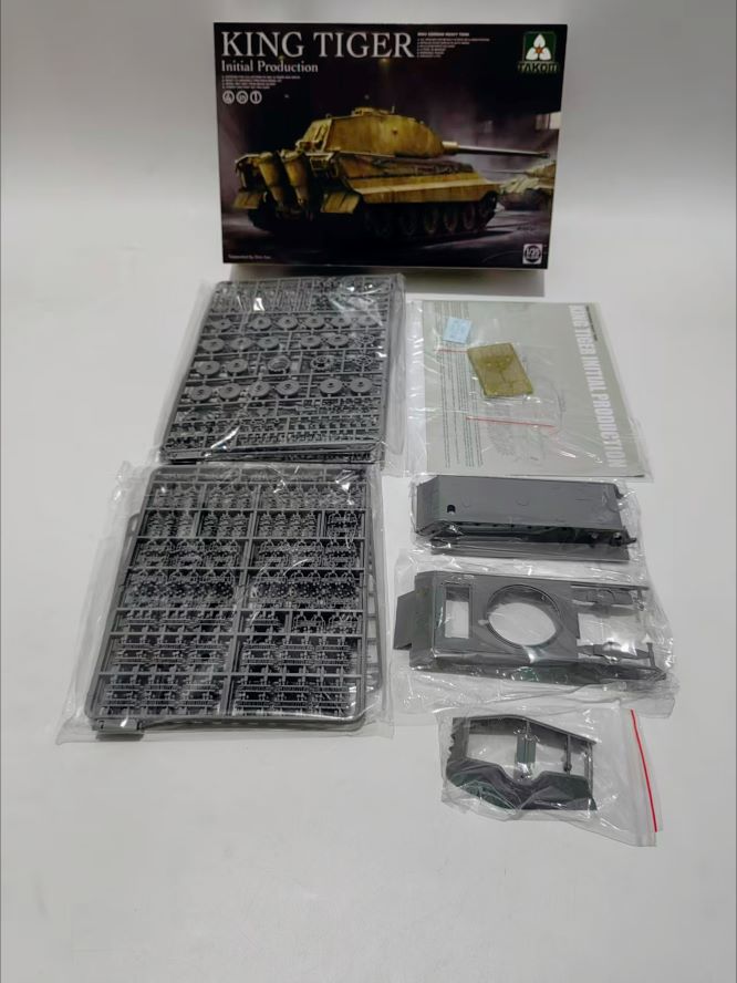 Takom 2096 1/35 German Heavy Tank King Tiger Model Kit Reprint Ver