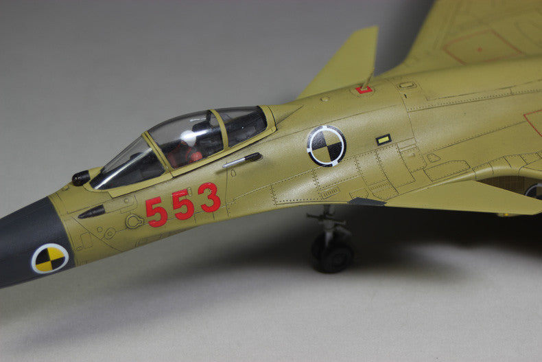 Trumpeter 01670 1:72 Chinese J-15 with flight deck Model Kit