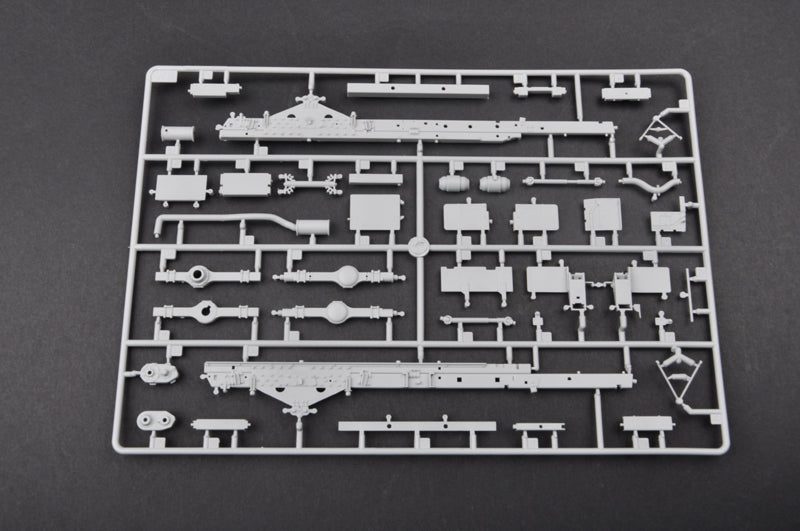 Trumpeter 1/35 01007 M1083 FMTV Standard Cargo Truck