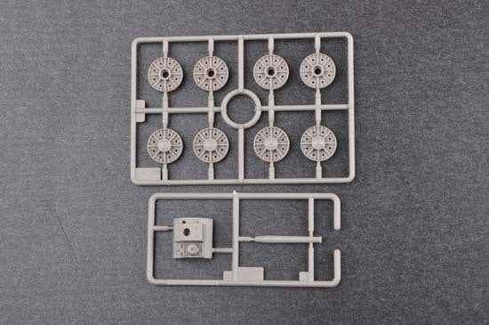 Trumpeter 1/35 01572 Soviet KV-8S Heavy Tank assembly model