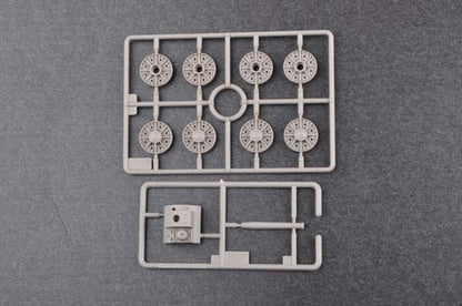 Trumpeter 1/35 01572 Soviet KV-8S Heavy Tank assembly model