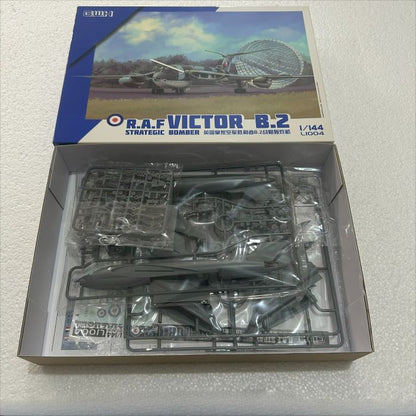 Great Wall Hobby L1004 1/144 R.A.F Victor B.2 Bomber Airplane Model Kit