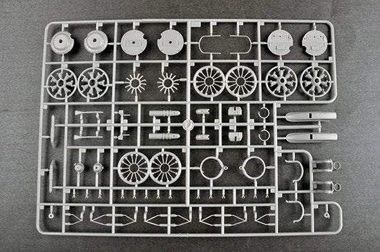 Trumpeter 05813 1/48 DC-3 TRANSPORT PLANE Model Kit