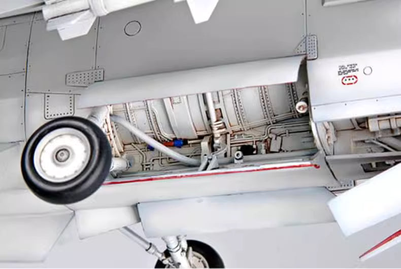 Trumpeter 1/32 02272 F-8E Crusader Aircraft