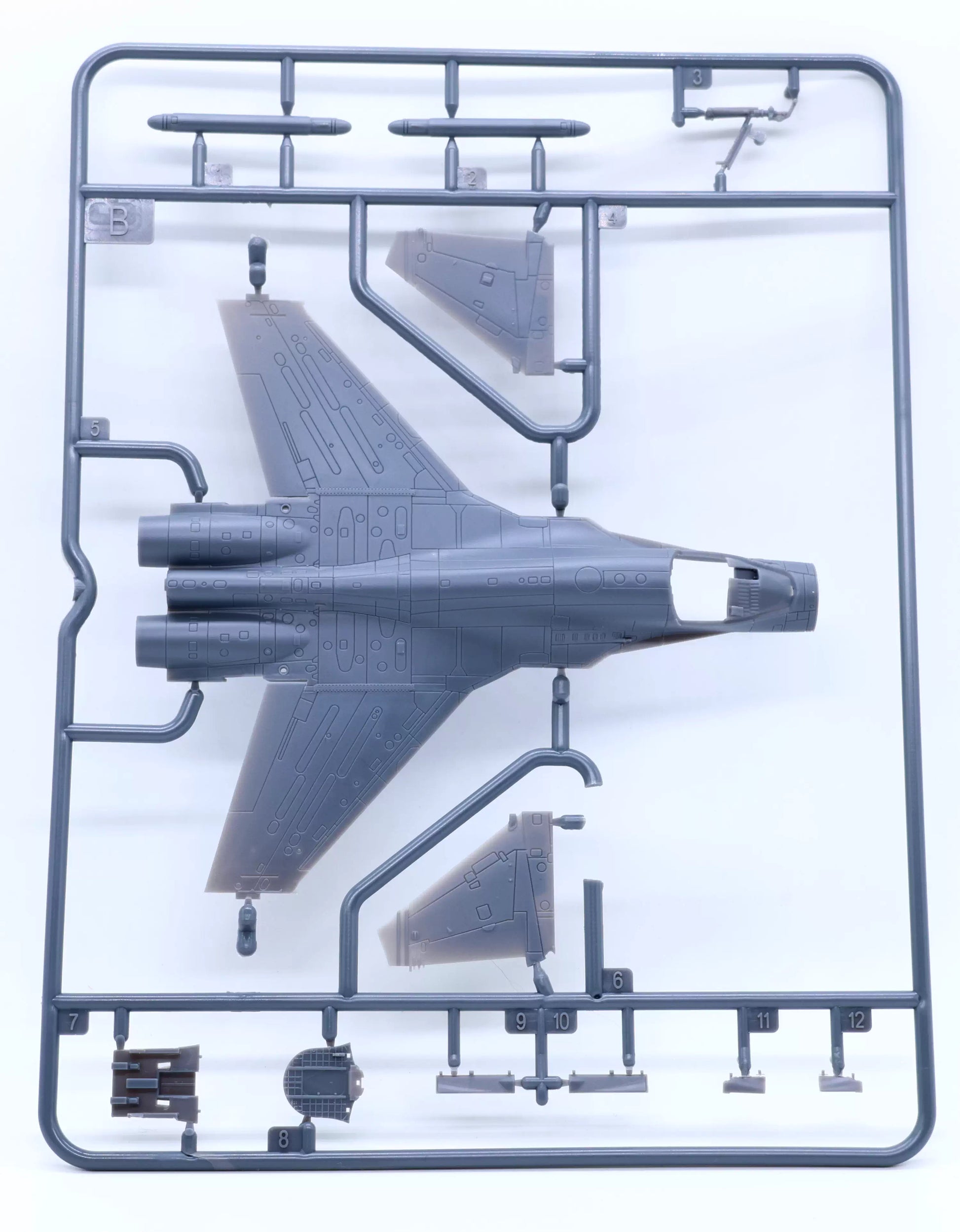 Su-34 Fullback Fighter Bomber Model Kit 1/144 | Warhead WSA144013