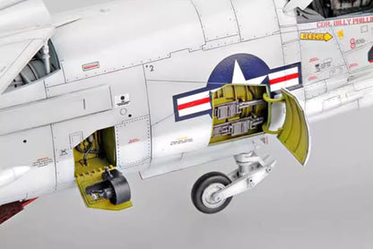 Trumpeter 1/32 02272 F-8E Crusader Aircraft