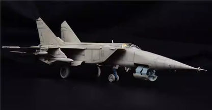 Kitty Hawk 1/48 80113 MIG-25 RB/RBT Foxbat Military Collectible Assembly Model