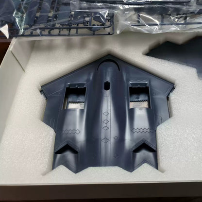 Collect Model UA72201 1/72 USAF B-2A Spirit Stealth Bomber Model Kit