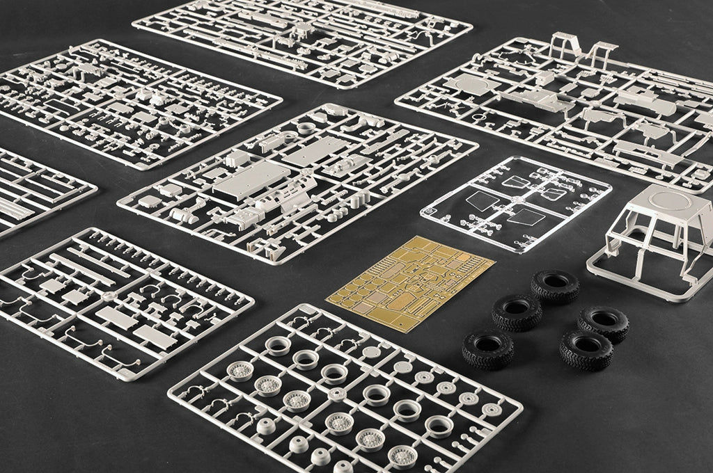 Trumpeter 01097 1:35 M1078A1P2 2.5 Ton LMTV Cargo Truck Assembly Model Kit