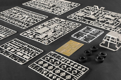 Trumpeter 01097 1:35 M1078A1P2 2.5 Ton LMTV Cargo Truck Assembly Model Kit