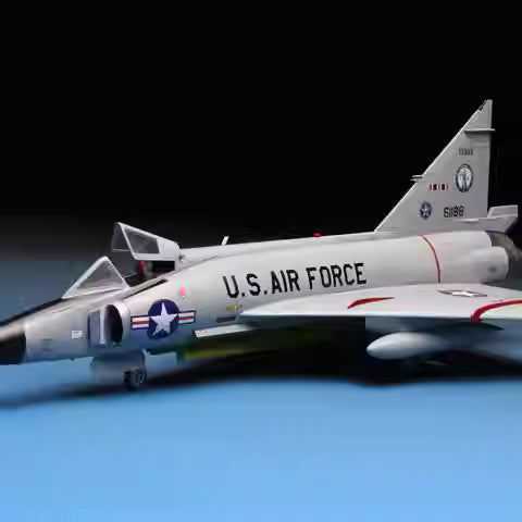Meng Model DS-003 1/72 F102A (Case X) Delta Dagger aircraft