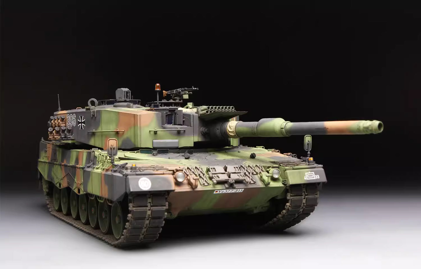 Meng Model TS-016 1/35 German Main Battle Tank Leopard 2 A4