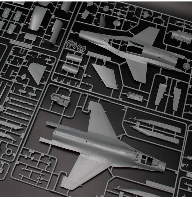 F-16CM Block 50 1/48 Aircraft Model Kit | Great Wall L4836