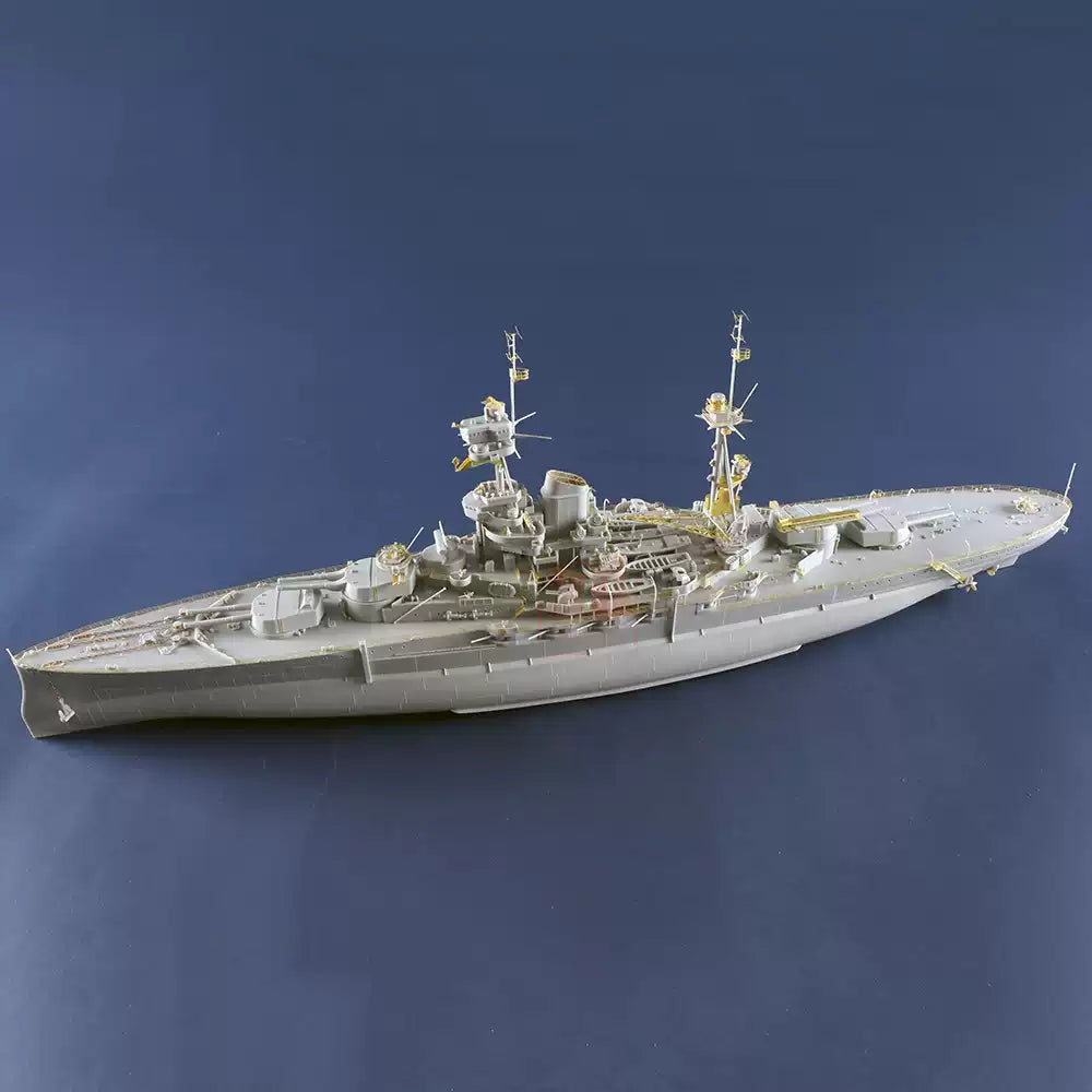 Trumpeter 05379 1/350 HMS Resolution Battleship Model Kit