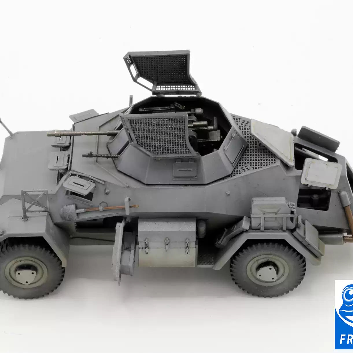 Sd.Kfz.222 Leichter Panzerspahwagen w/Fully internal | Frog King 72010 1/72